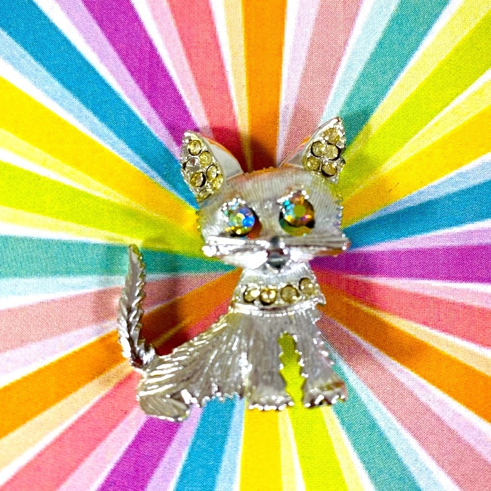 Adorable silver-tone puppy pin with Aurora Borealis eyes
